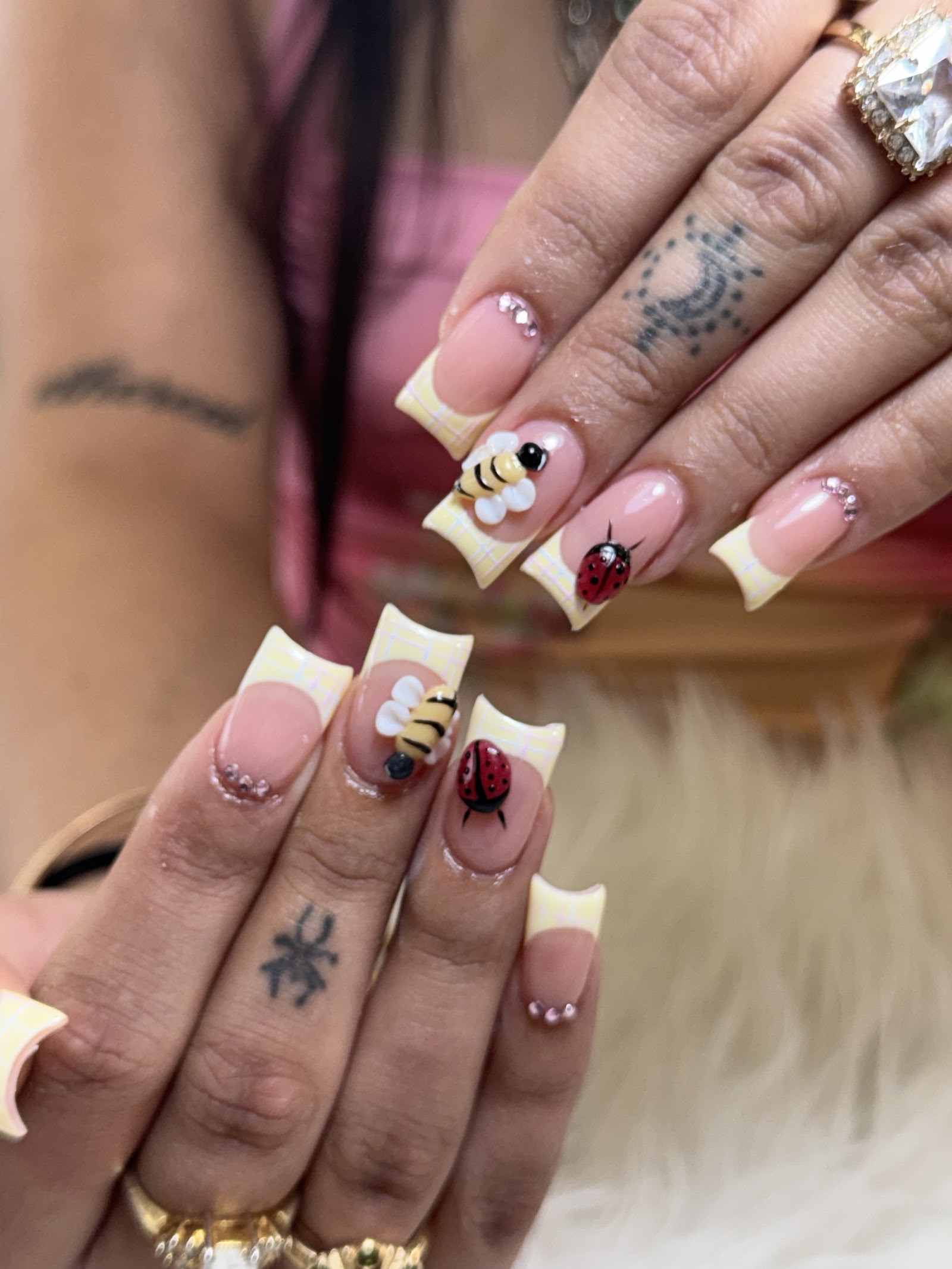 Fabulous Nails & Spa logo
